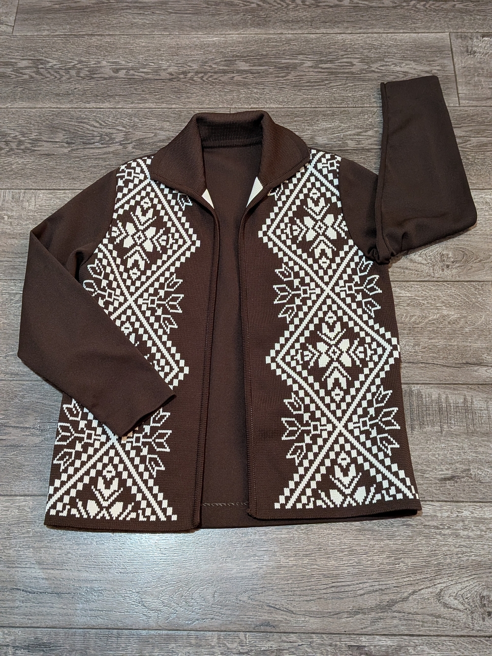 Vintage Women's 70s Retro Brown Snowflake Patterned  Cardigan Sweater